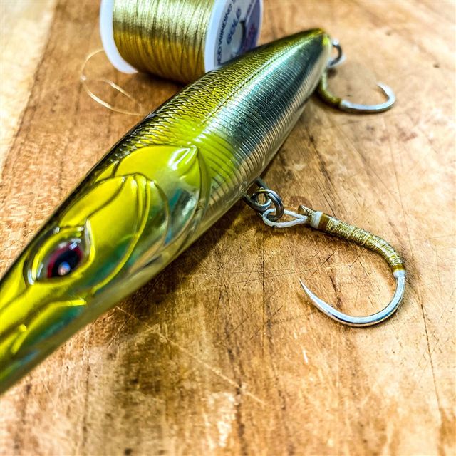 Stickbait jaune équipé d'un A6T